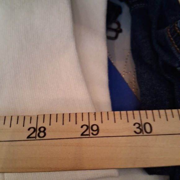 Lee Cream Crewneck Sweater with School Bus Design - Picture 9 of 10